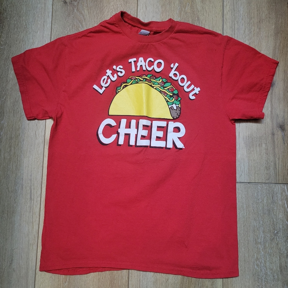 Gildan Red T-Shirt with Taco Cheer Graphic Size M